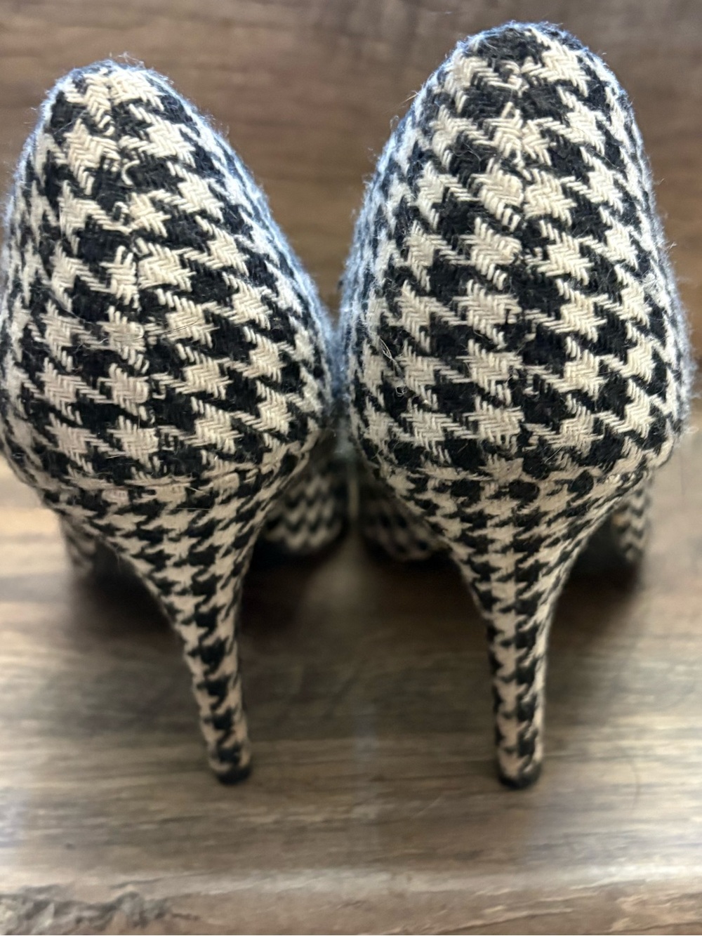 Apt. 9 Black and White Houndstooth Pointed Toe Heels with Black Bow - Picture 6 of 12